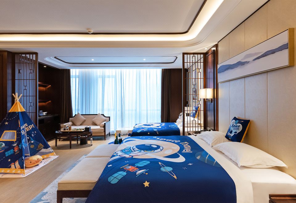 豪华亲子主题双床房【浴缸+无烟+高楼层落地窗】
