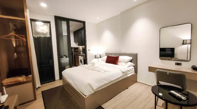 ห้องมาตรฐานวิวถนน(เตียงควีนไซส์)