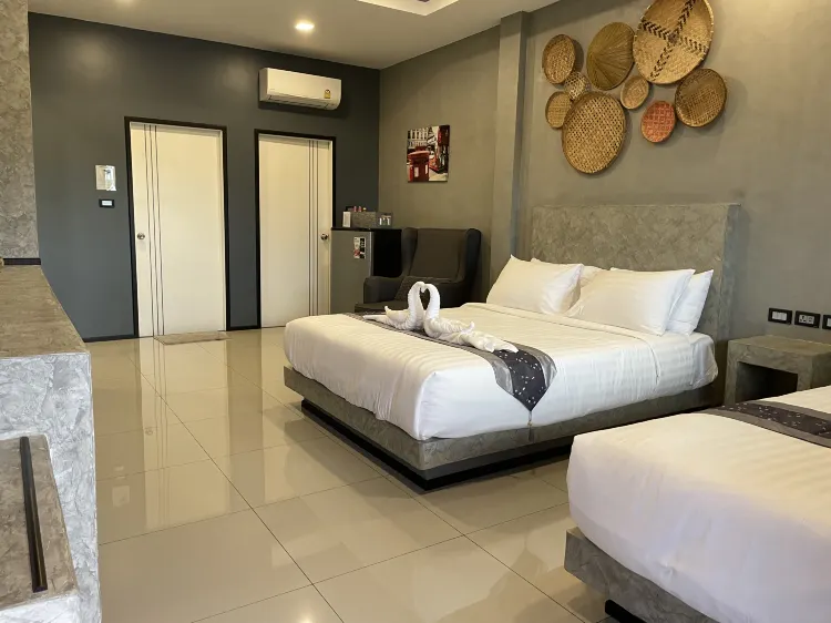 ห้องดีลักซ์สำหรับสามท่าน เตียงครีนไซด์ 1 และ เตียงเดี่ยว 1