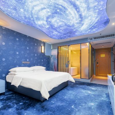 浪漫大床房（浴缸設計+主題風格） 維也納國際酒店（肇慶中心湖景店）優惠