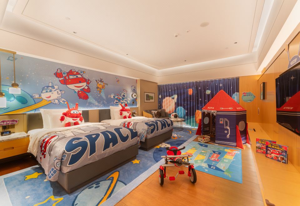 酷芽超級飛俠太空湖景雙床房