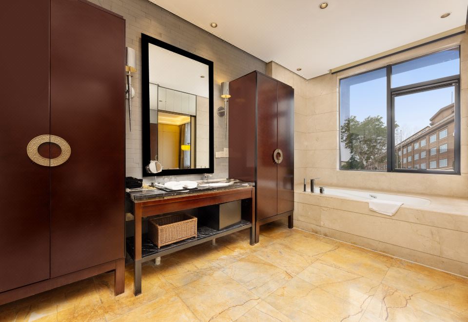 Beijing Jinlin Hotel (Beijing Tiananmen Square Qianmen Subway Station Branch)Deluxe Queen Room