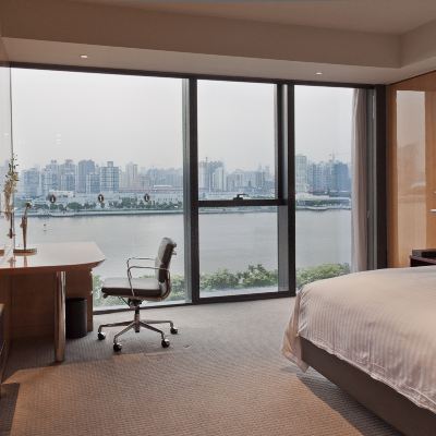 江景豪華房-大床 上海世博洲際飯店優惠