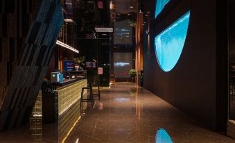 Huada Hotel - Housity