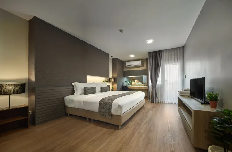 ห้องดีลักซ์ เตียงใหญ่ 1 เตียง