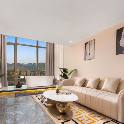 『180°枕江攬景』LOFT·臨窗浴缸套房｜臨窗浴缸 重慶歐辰高空江景酒店優惠