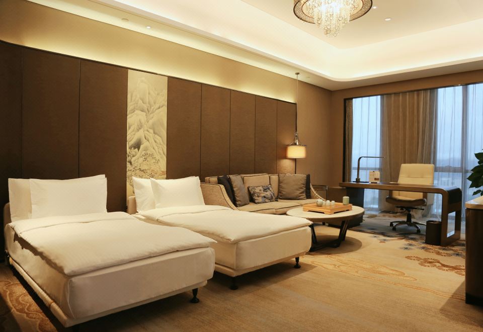 家庭套房（三张床+直麪泰山+空间宽敞）