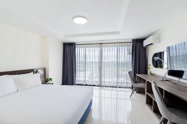 ห้องดีลักซ์ เตียงใหญ่ 1 เตียง