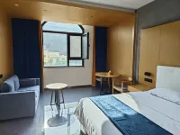 Danfeng Dongfeng Winery Hotel