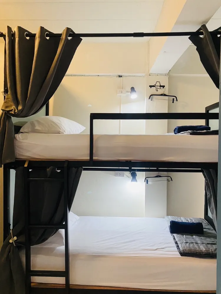 เตียง 2ชั้น ในห้องพัก รวมชายหญิง