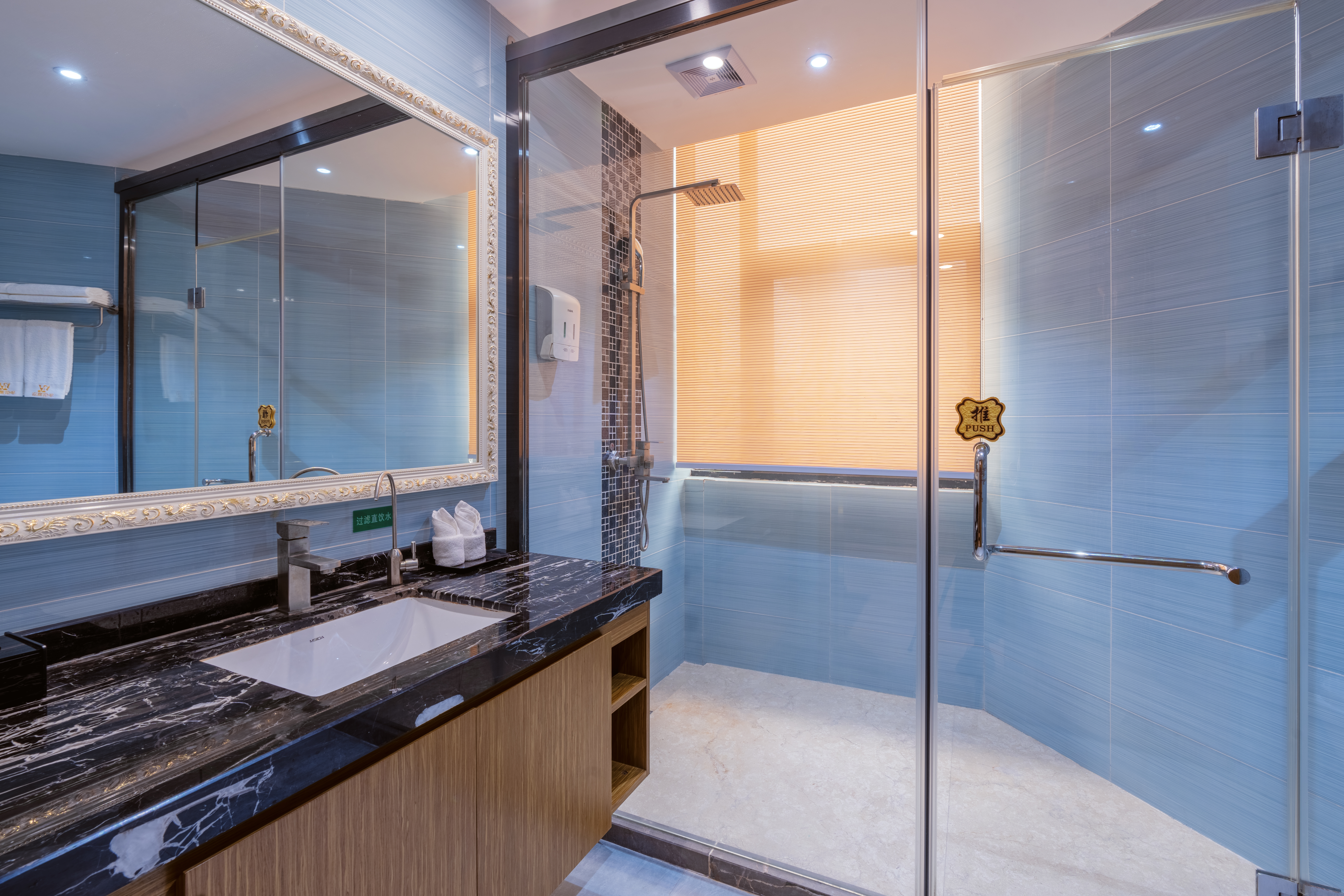 行政套房（小冰箱+保险柜+浴缸）