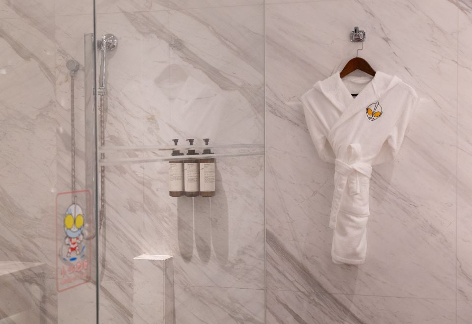 Park Hyatt HangzhouUltraman Family Room