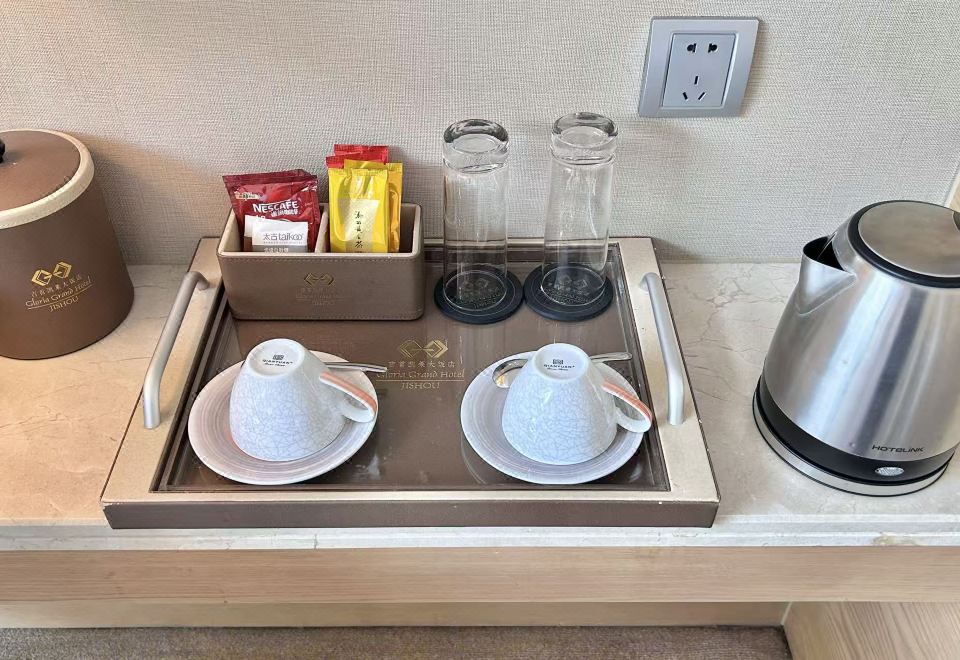 Gloria Grand Hotel JishouExecutive Queen Room