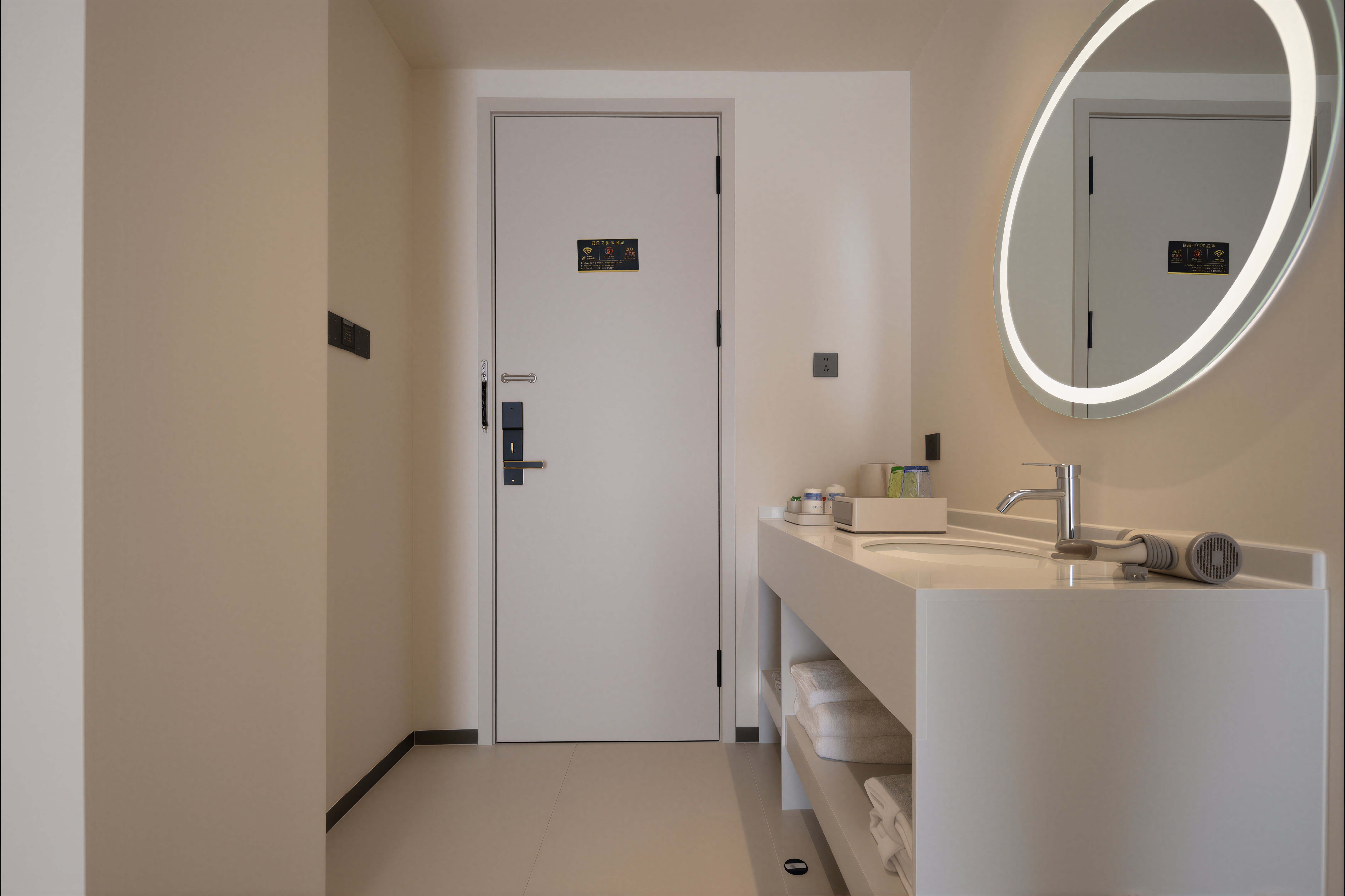 椰影静居丨轻奢大床房[AI智控-柔软床品-畅享影音]