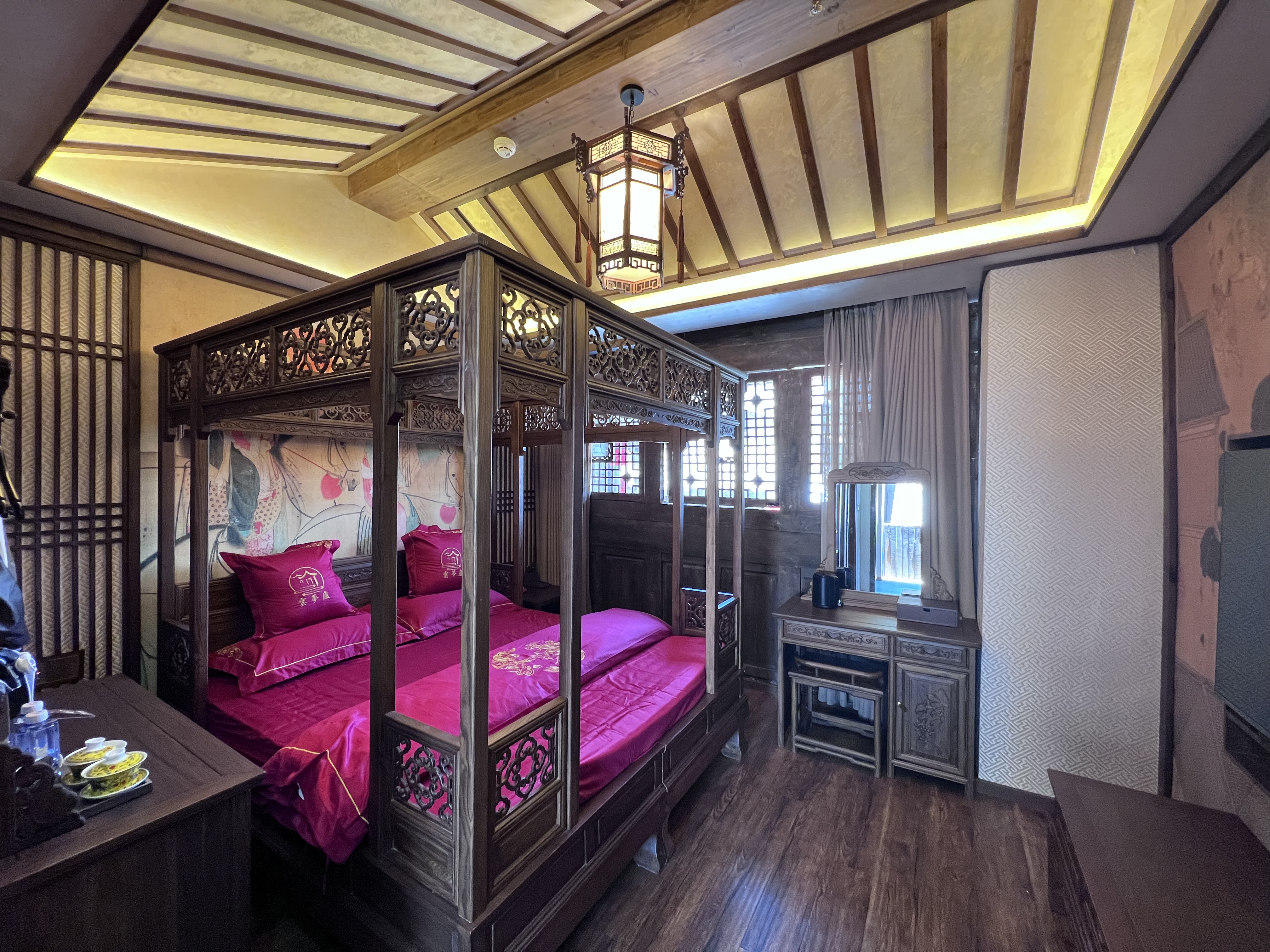 Queen Room With View