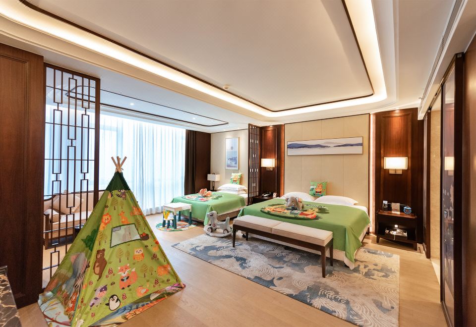 豪华亲子主题双床房【浴缸+无烟+高楼层落地窗】
