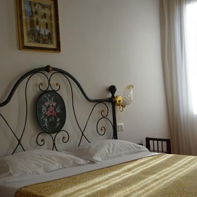 三人大床房（不可取消） 智慧女神與海神酒店優惠