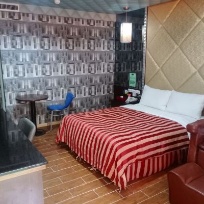 精品車庫雙人房 花鄉旅館連鎖-巨蛋店優惠