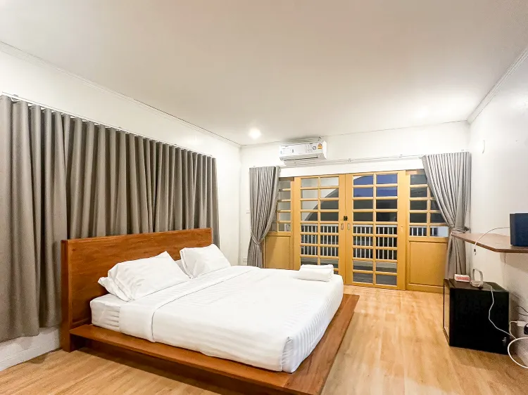 Deluxe With Bathtub And Terrace