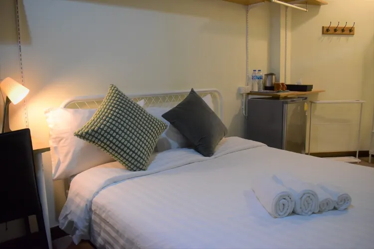 ห้องเตียงใหญ่ พร้อมห้องน้ำส่วนตัว