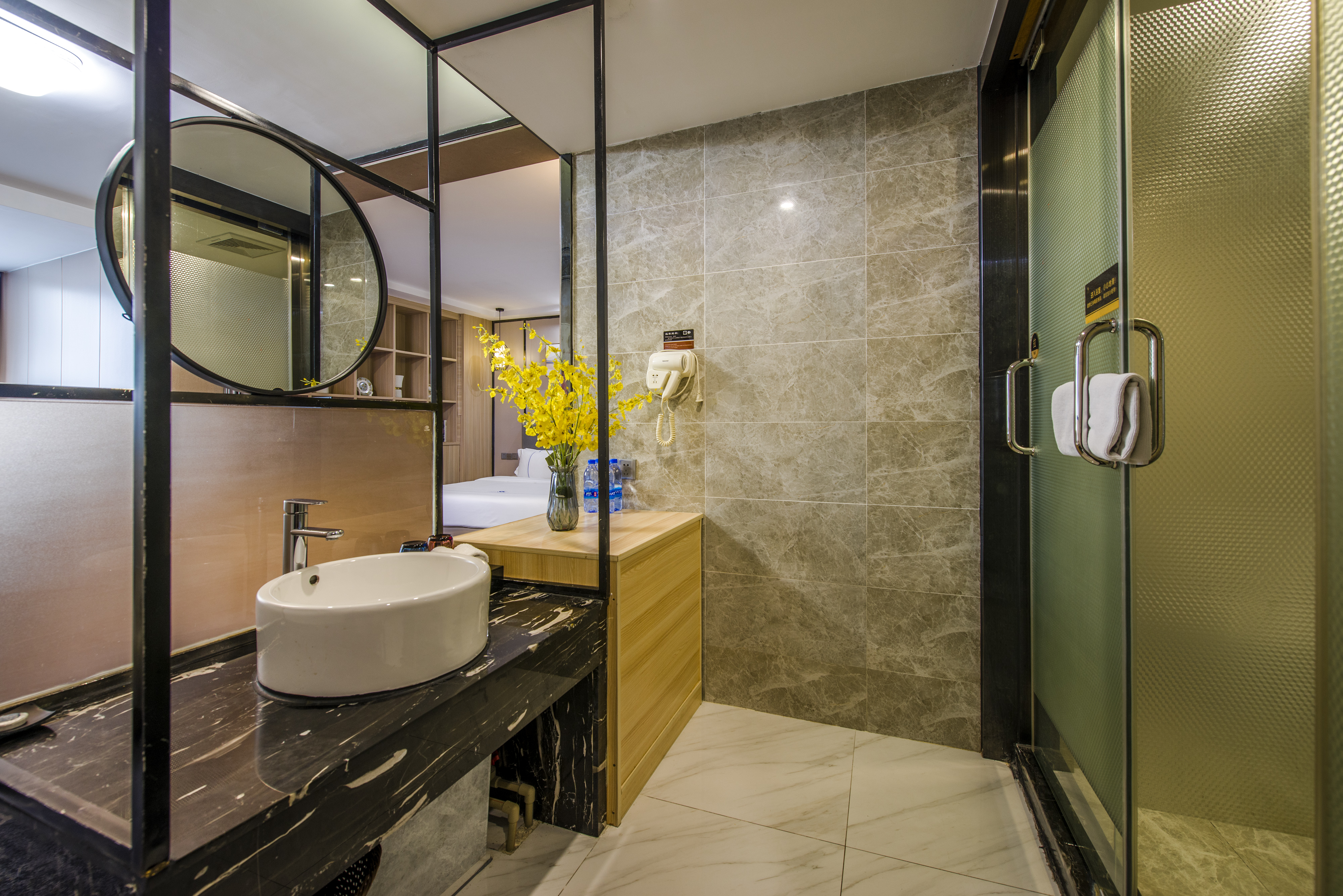 高級行政套房『輕奢床品+專屬會客廳+超奢享受』