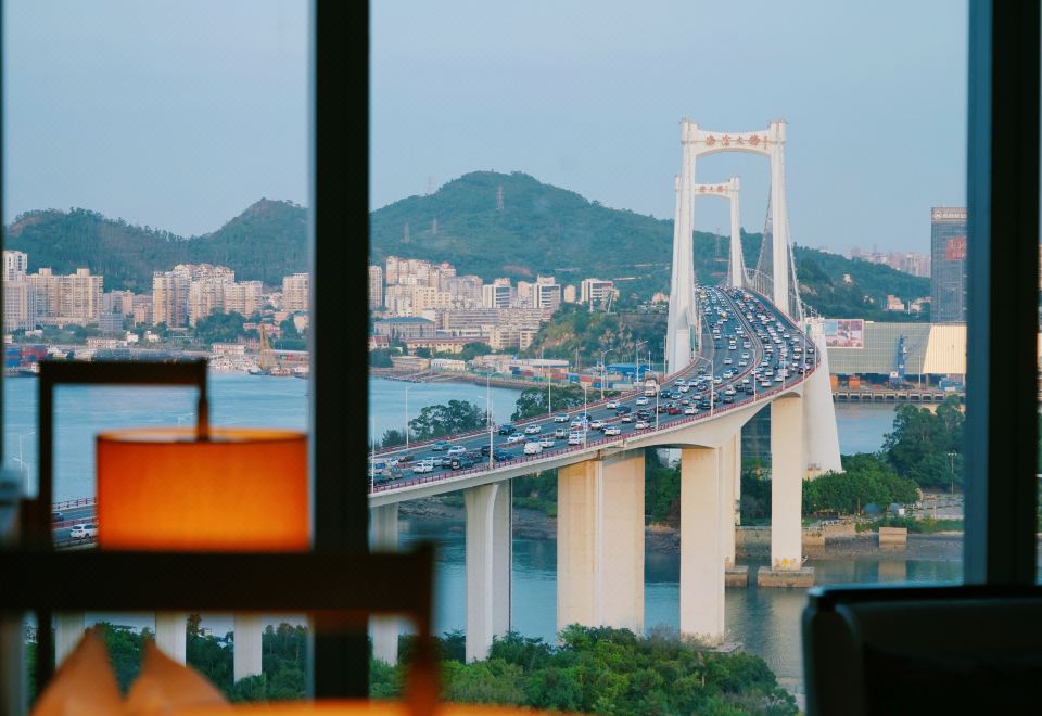 豪华桥景家庭房