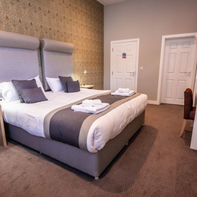 Premier Ground Floor Super King The Lamplighter Dining ~ Rooms Promo Code