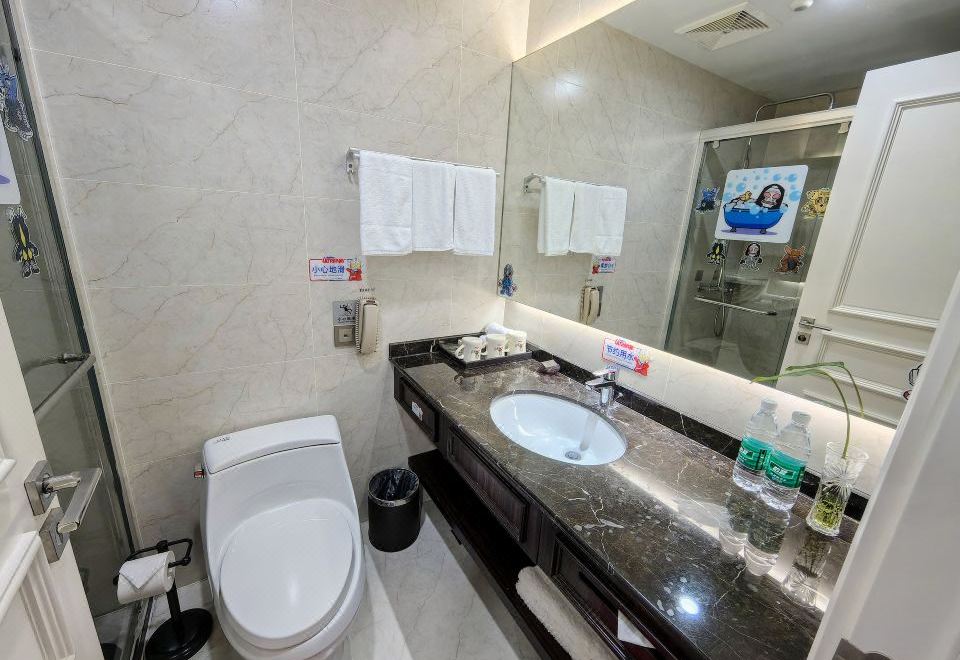 Shanghai Yiqinyuan ResortUltraman Theme Family Room