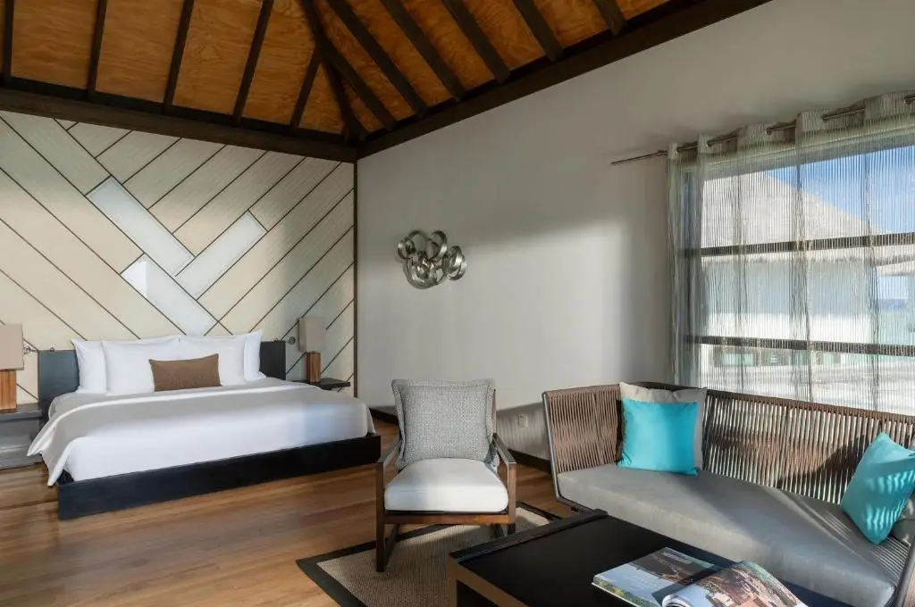 2N豪华别墅+2N带泳池的水上平房