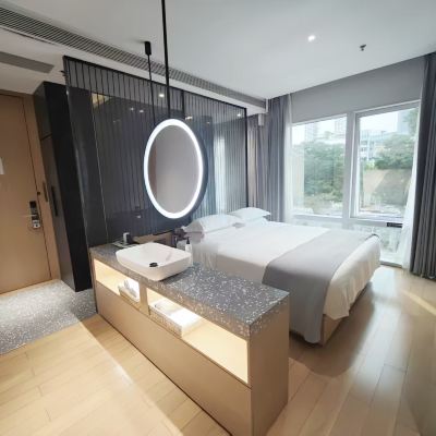 優享特惠豪華大床房|獨立辦公桌|全棉柔滑床品 盈舍輕奢S酒店（深圳蛇口海上世界店）優惠