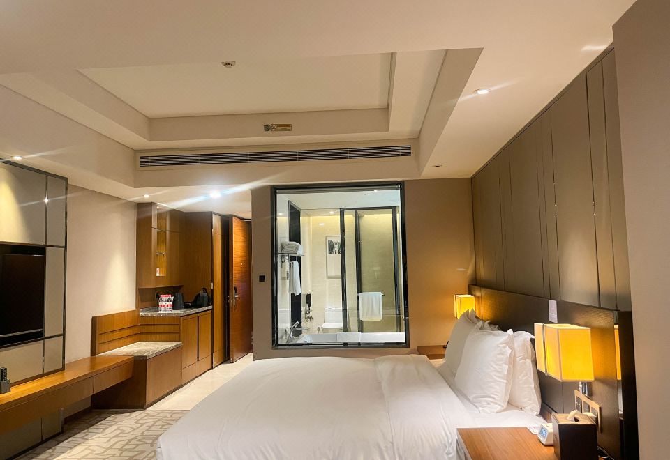 Swiss Grand NanchangGuestroom - Pavilion View Room King