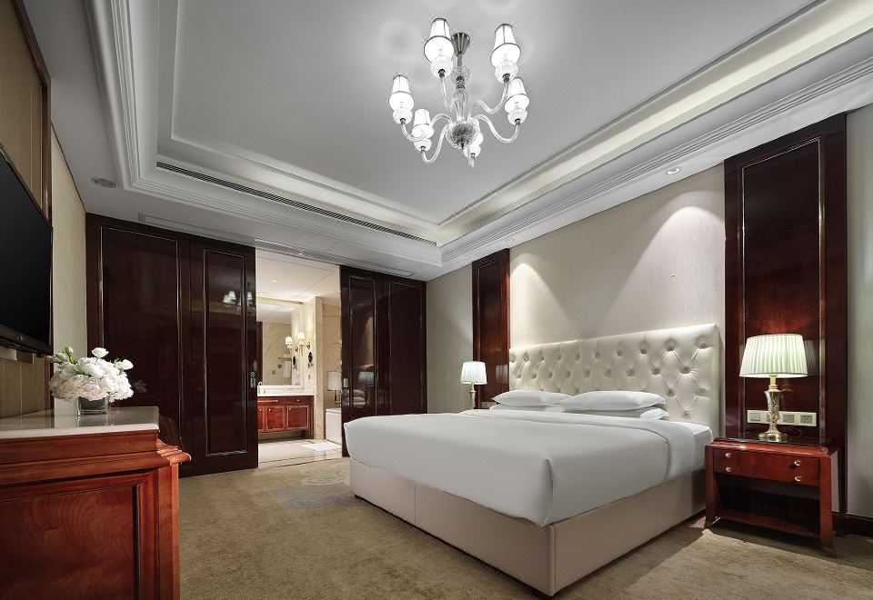 Dongwu New Century Grand Hotel HuzhouExecutive Suite (Family Gathering Lounge + Private Bathtub + King Koil Mattress)