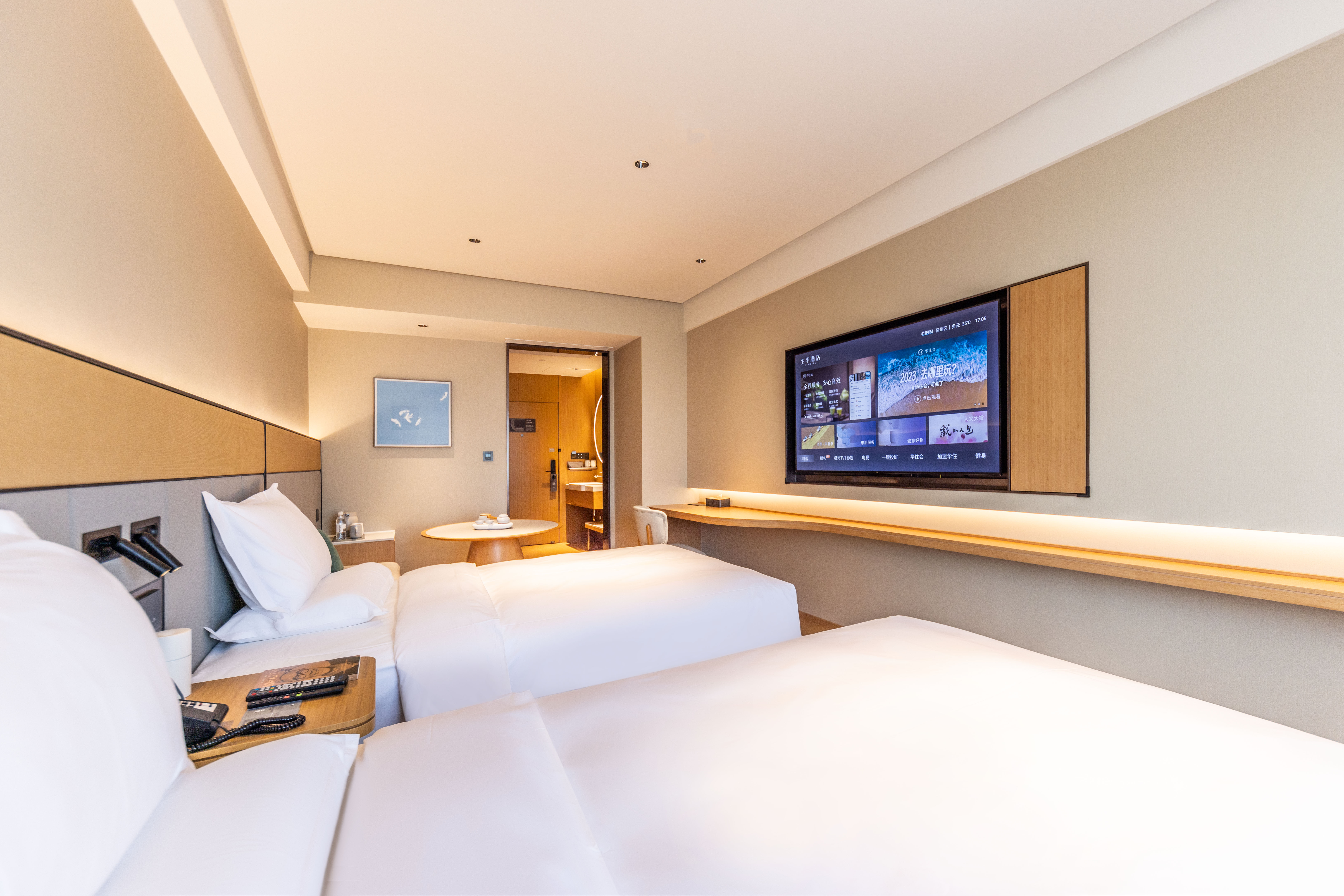 高级双床房【投屏电视+迷你冰箱+休闲茶具+品牌洗护】