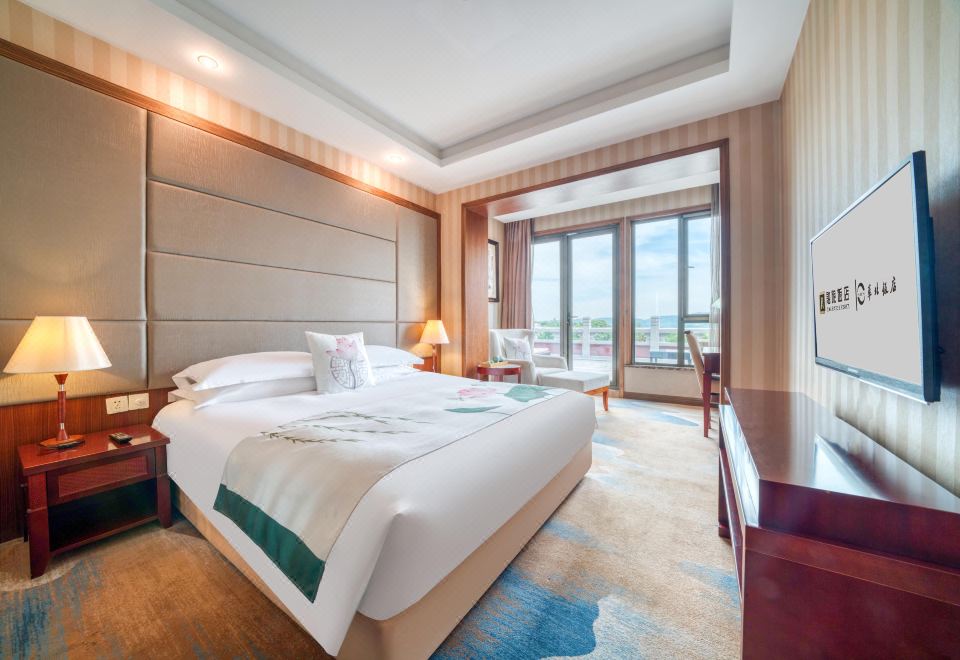 露台湖景大床房