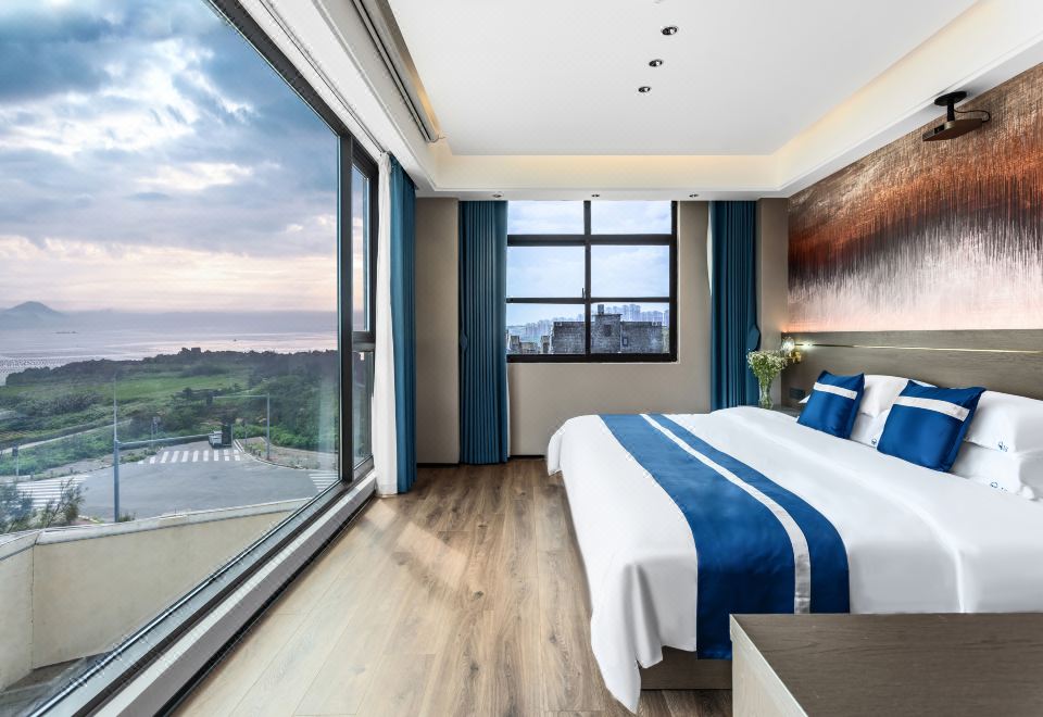 Jinshang Junlin TOP2 (Shanhailan Island • 100 Inch Projection King Room)