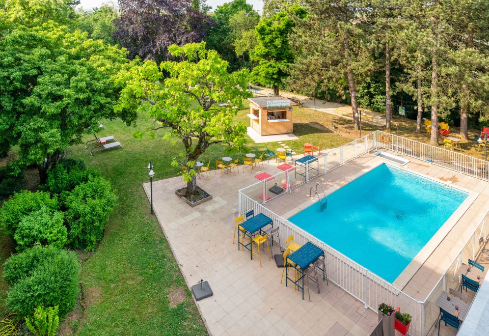 B&B HOTEL Lyon Nord 4 étoiles - Housity