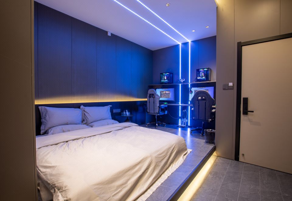  HS E-sports Double Bed Room With Dual Computers