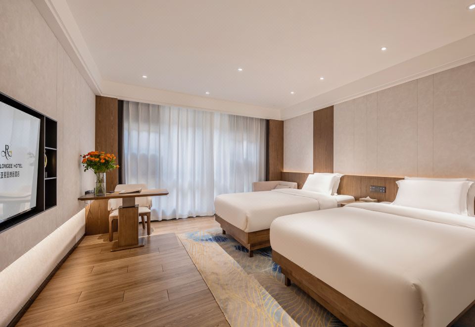 Mufeng Peaceful Slumber Twin Room (Mini Fridge + Premium Toiletries + Ironing Facilities)