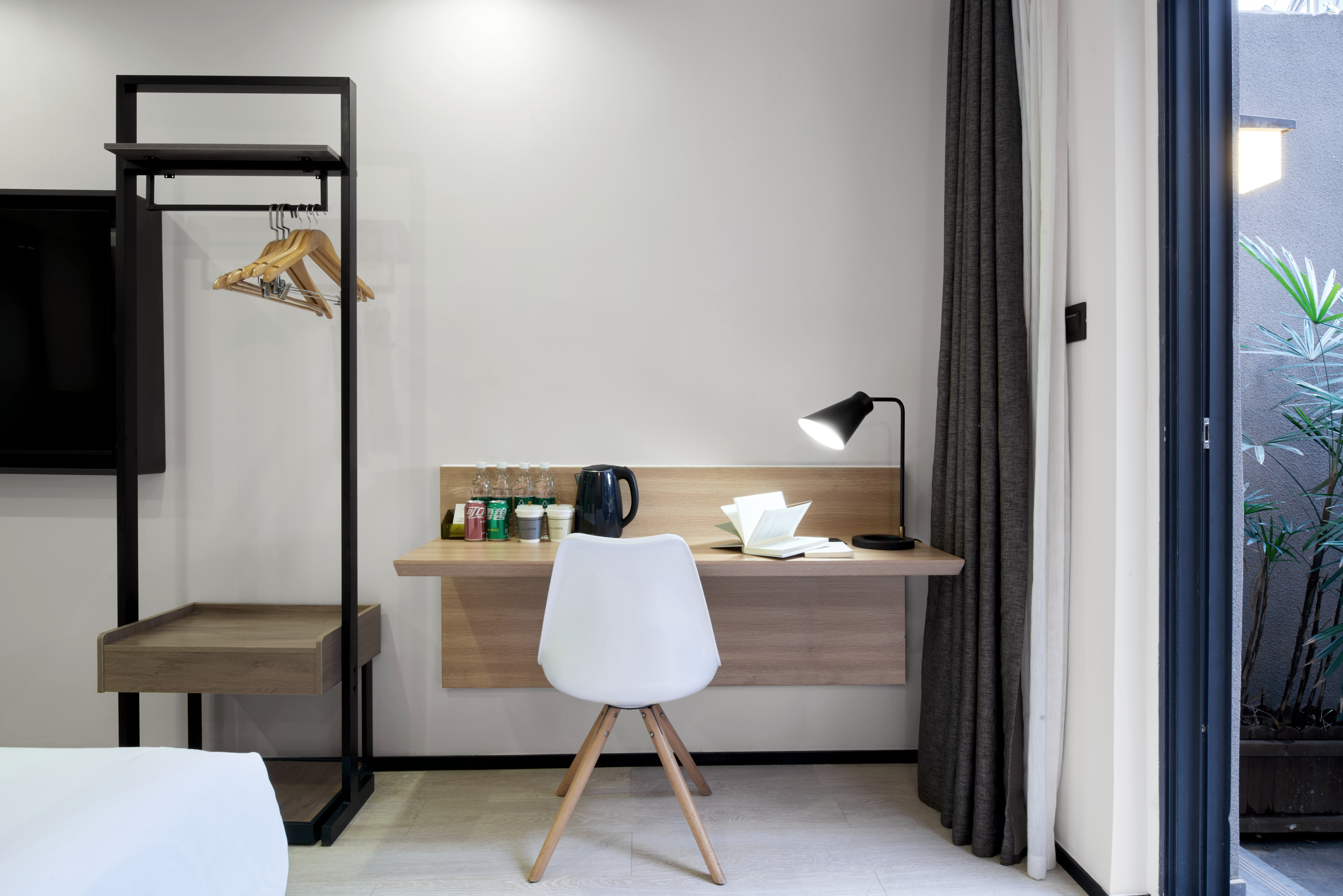 高级庭院双床房-投屏电视-小冰箱-深睡PRO枕