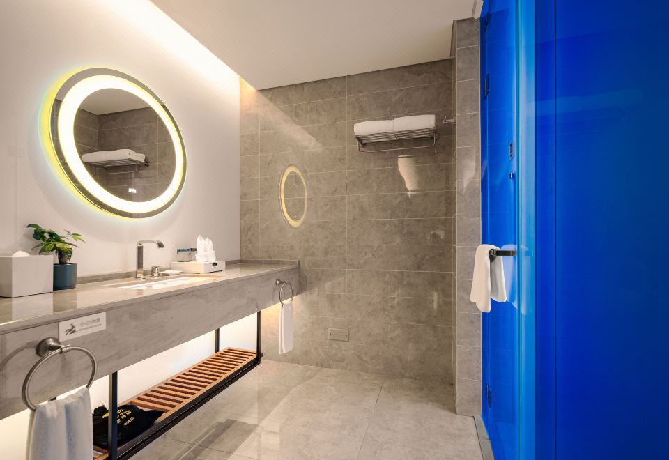 温馨家庭房（艺术主题+魅力城景）