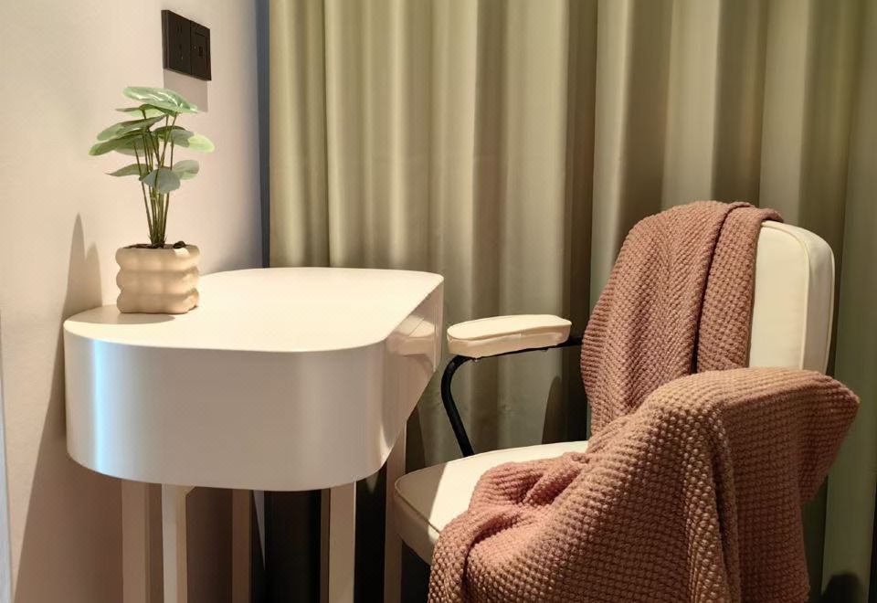 至臻商務房{靜謐舒適+品質洗護+寬敞休閑+落地景】