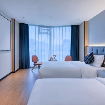 暢享影音雙床房（智能客控&4K巨幕投影&超大落地窗） 樂天假日飯店（珠海拱北口岸步行街店）優惠