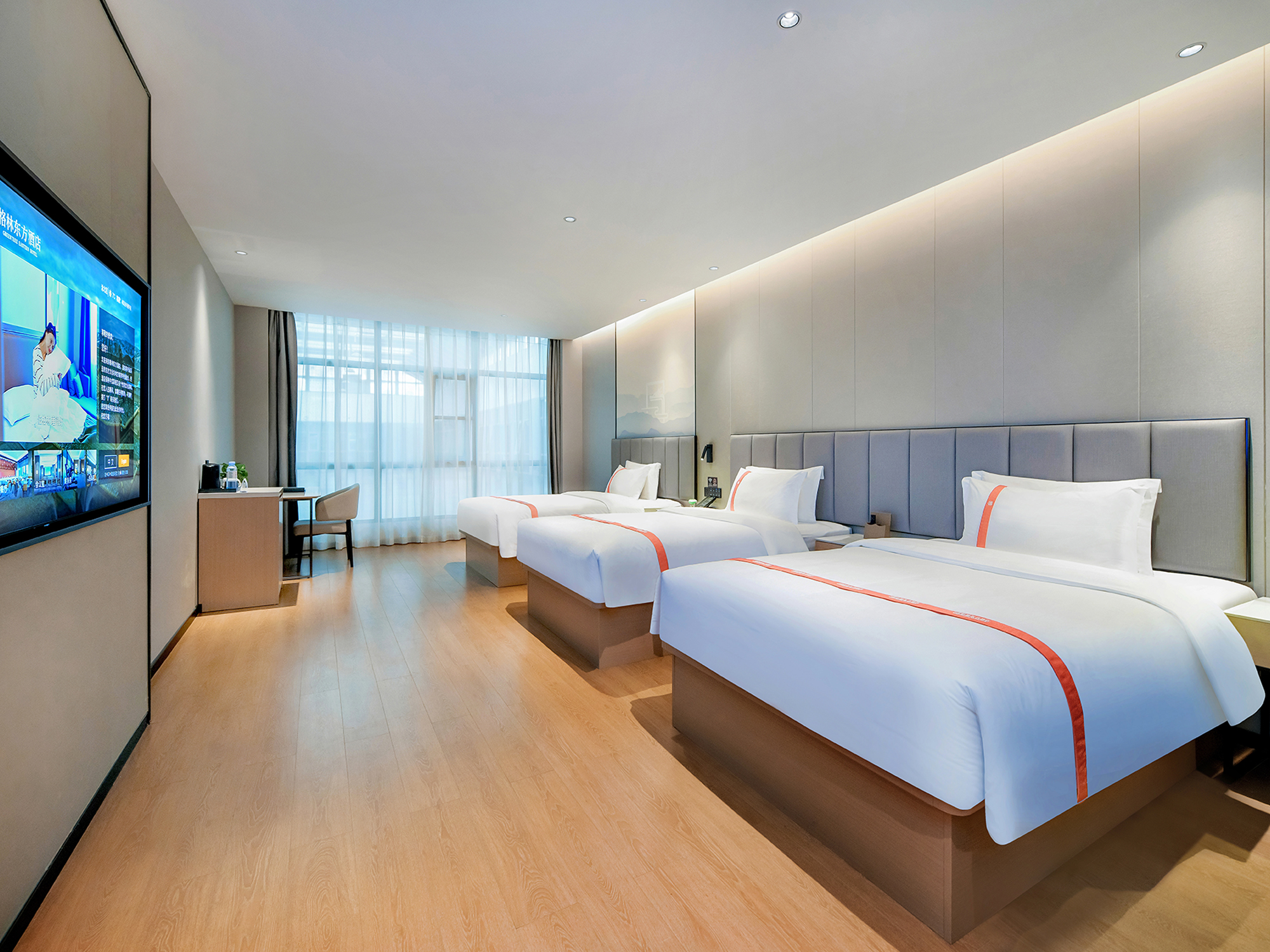 豪华三床房（落地窗+休闲时光）