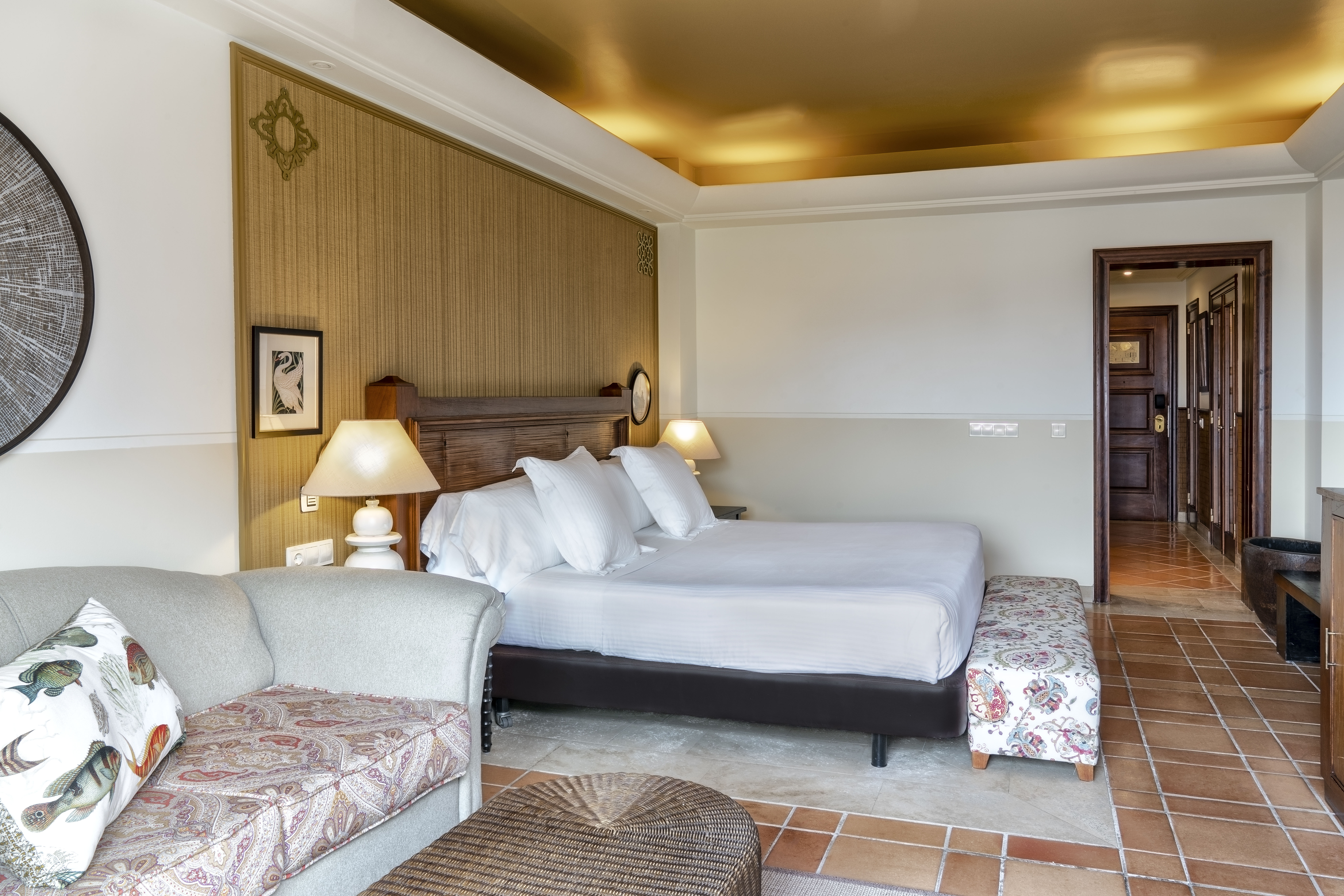 高级房（2位成人 + 2位小童）