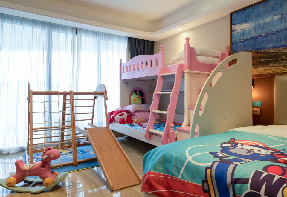 酷芽超级飞侠大床+上下铺海景家庭房