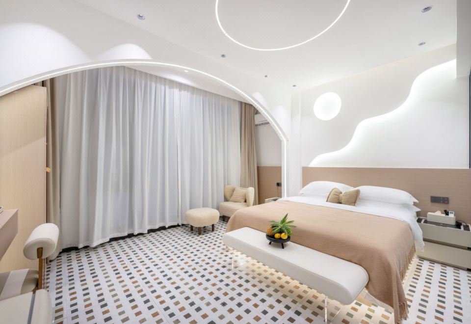 澜.梦蝶丨经典大床房丨智能客控+全景落地窗