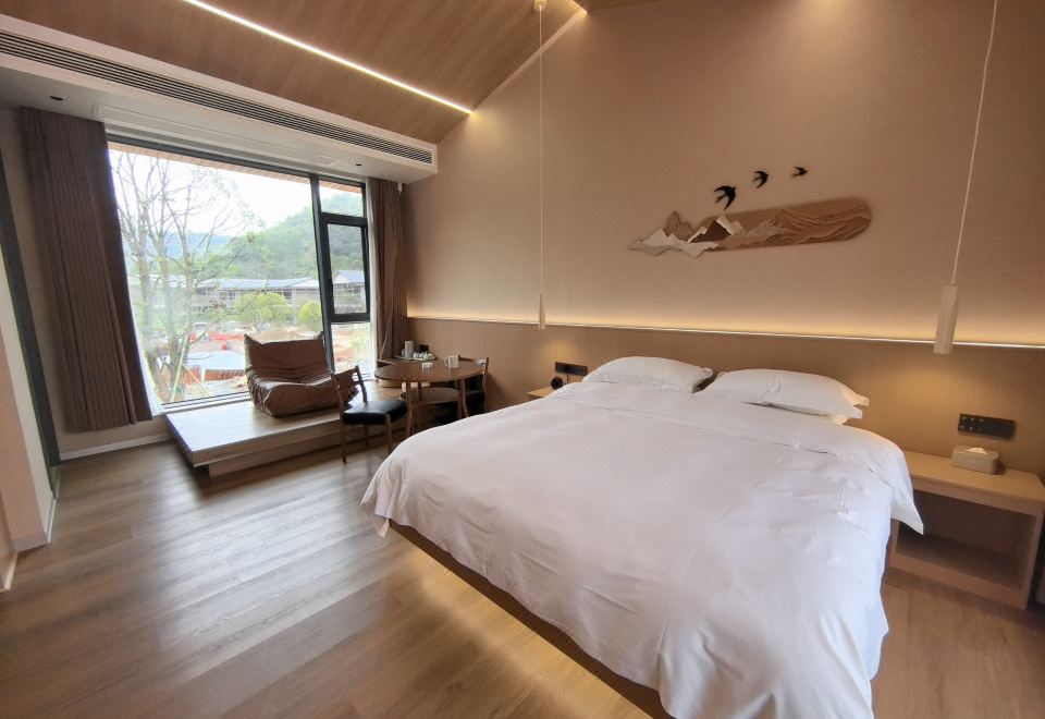 豪华大床房【超大落地窗+智能客控】