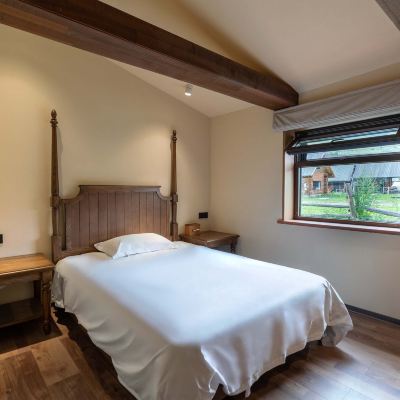 聽雨臥雲·景觀大床房（中央熱水系統、恆溫淋浴） 禾木桃源山莊優惠