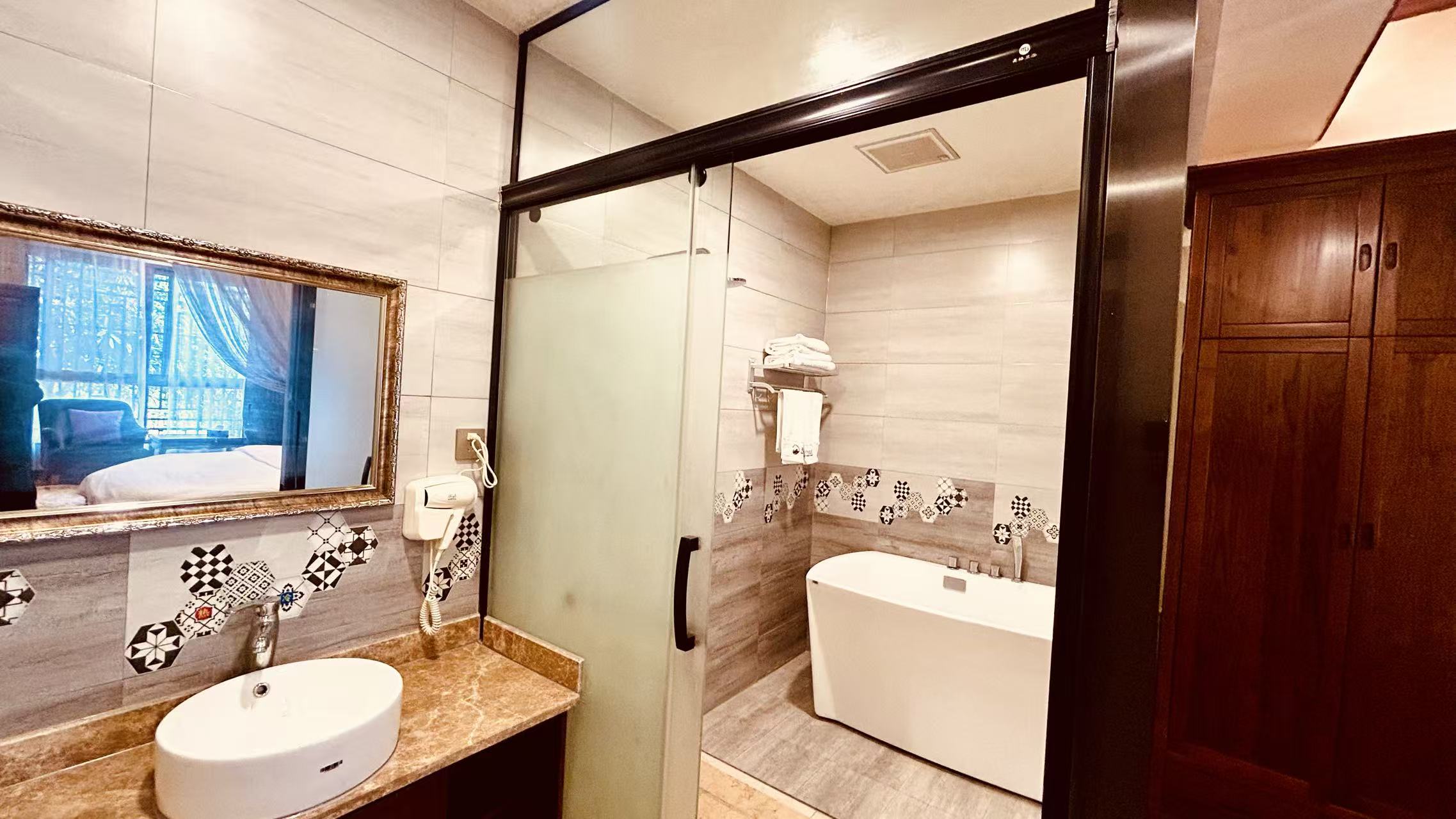 私家双庭院情侣套房（大圆床）