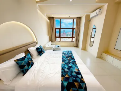 Yuechengju Homestay (Baicheng Railway Station Fortune Plaza) Hotel a 